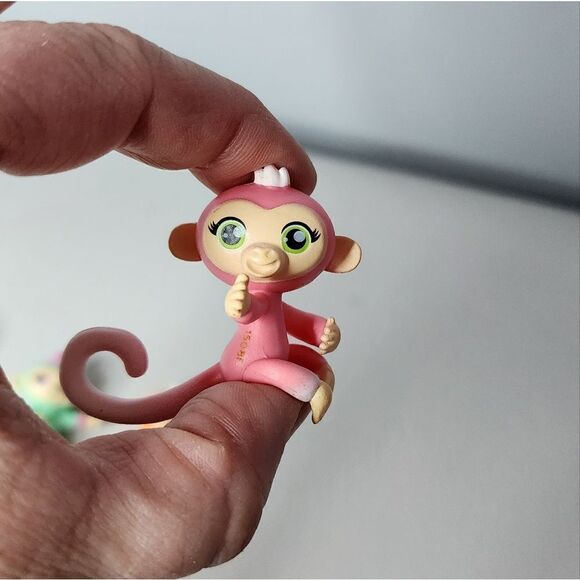 FINGERLINGS MINIS Lot Of 5 POPULAR MINI FIGURE - Picture 6 of 6